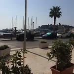 By The Port Apartment *