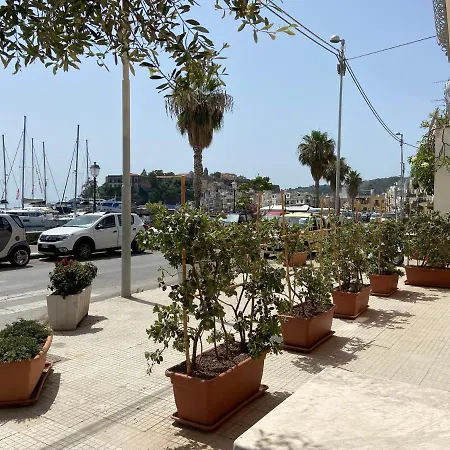 By The Port Apartment *