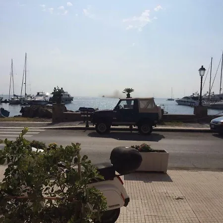 By The Port Apartment *